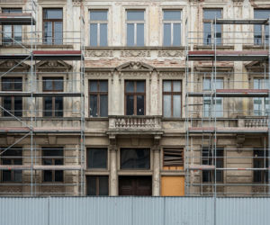 Kamienica Domańskich. Czy ruina w sercu Warszawy odzyska blask?