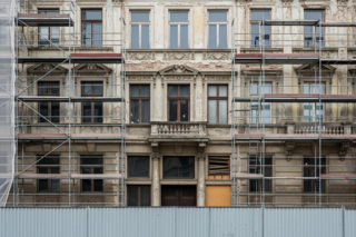 Kamienica Domańskich. Czy ruina w sercu Warszawy odzyska blask?