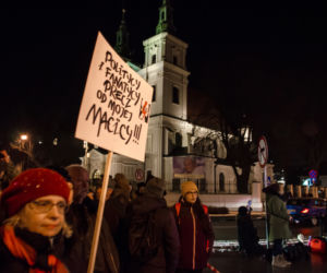 Nie mów mi, co mam robić. Protest kobiet w Krakowie [GALERIA ZDJĘĆ, AUDIO]