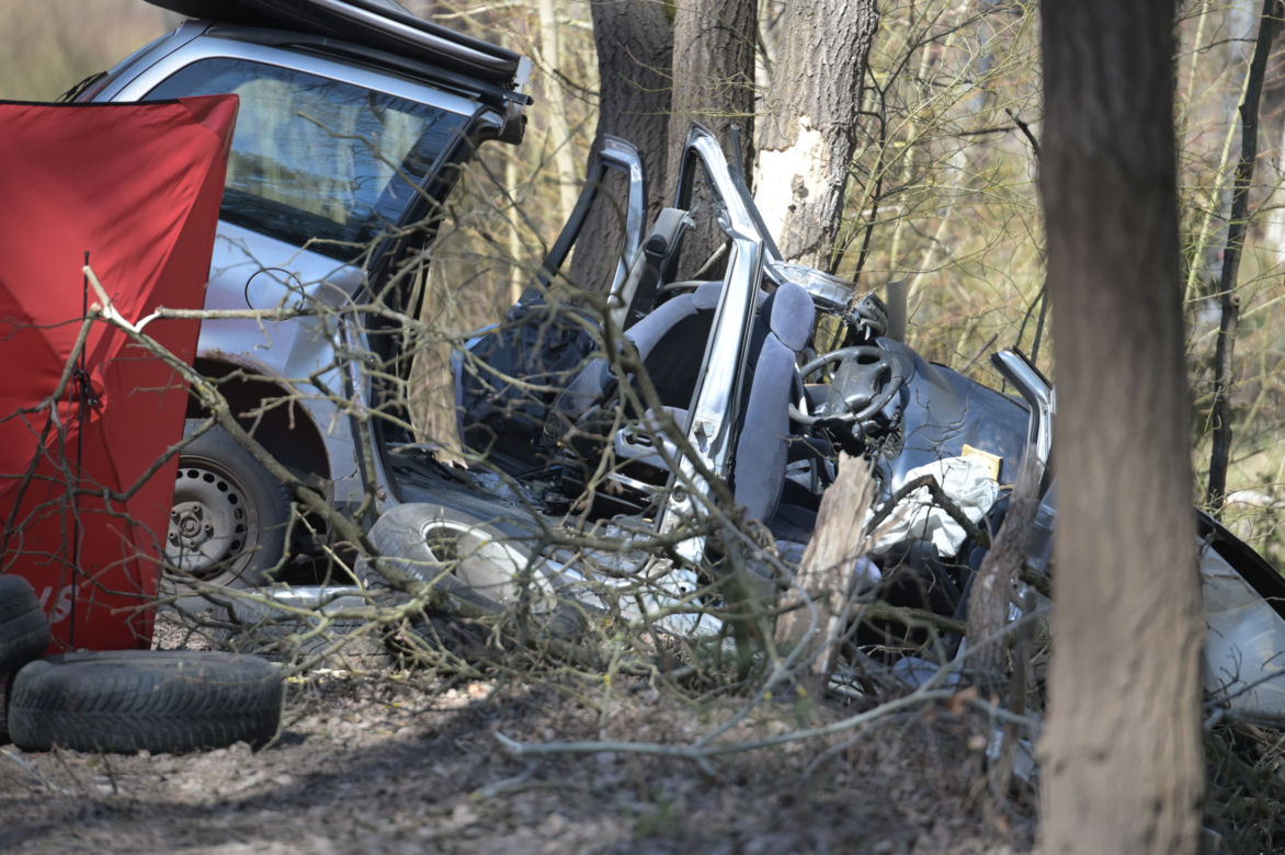 Koszmarny wypadek w Rulewie. Kierowca zginął w Poniedziałek Wielkanocny