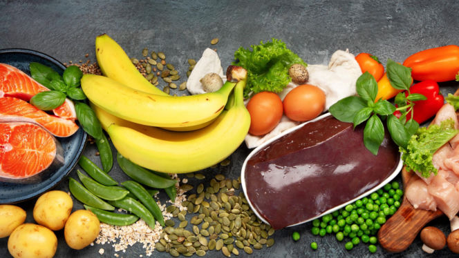 To jedzenie wpływa na włosy i koncentrację. 10 produktów z biotyną, które masz pod ręką