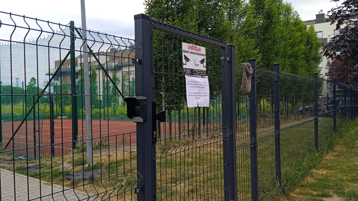 Plac zabaw na Partynicach placem niezgody. "Mój syn został wykluczony" 