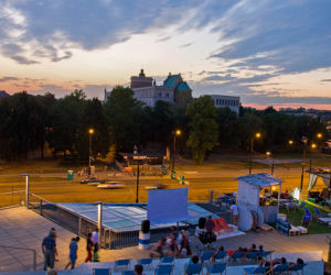 Kino letnie na dachu Tarasów Zamkowych w Lublinie