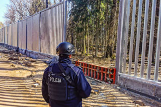 Policja zatrzymała Ukraińca. Przewoził migrantów z Iraku. Na granicy znowu niespokojnie