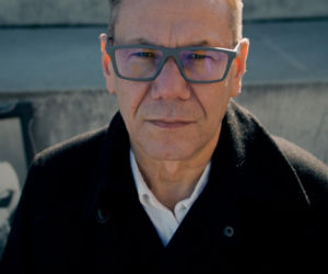 Jacek Bryndal: Dom rodzinny sprzedałem, jestem teraz znikąd”.  Premiera bardzo osobistego singla artysty