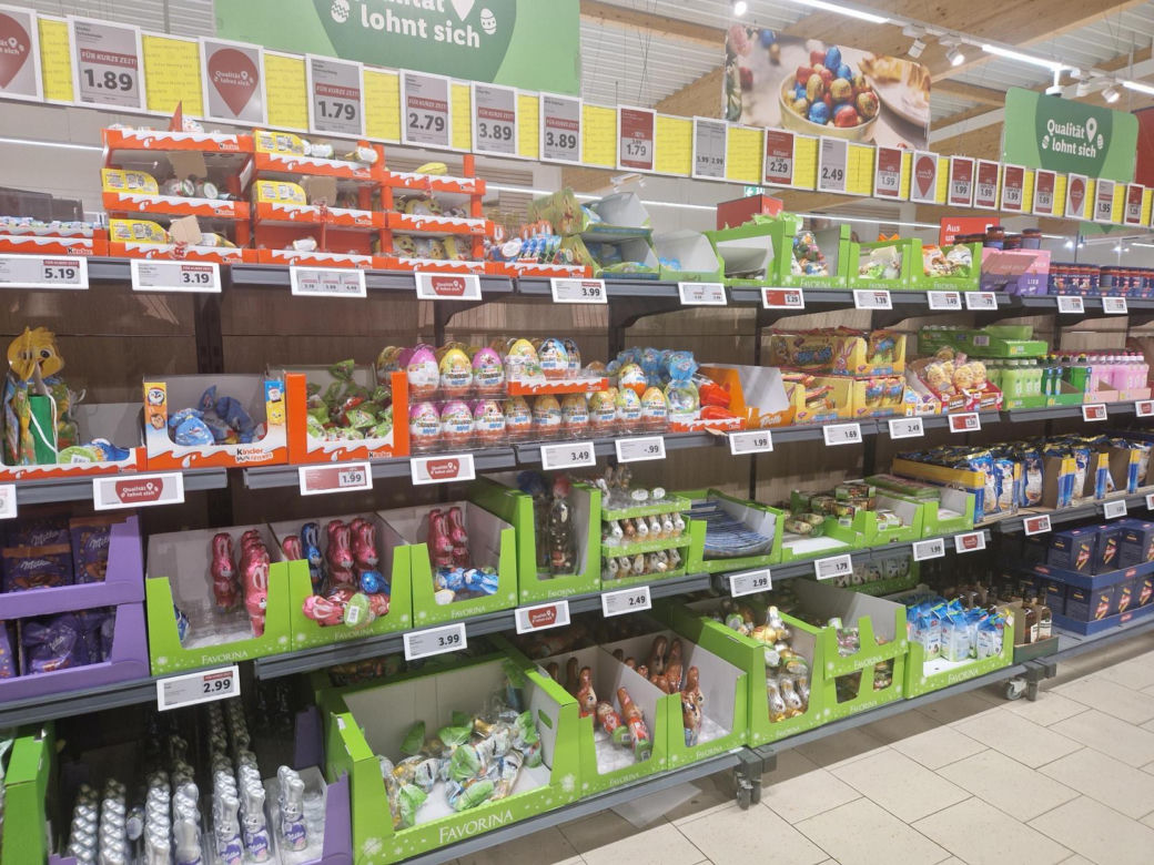 Porównaliśmy ceny w polskim i niemieckim markecie. Gdzie zarobimy tańsze zakupy na Wielkanoc? 