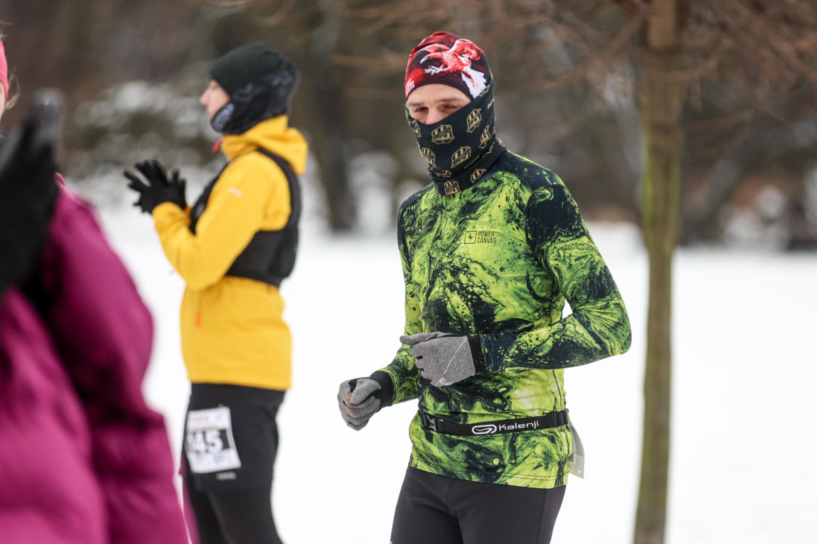 Wystrzał startera zamiast szampana. Tłumy powitały Nowy Rok na XX Śląskim Maratonie Noworocznym Cyborg