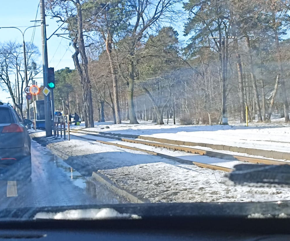 Bydgoszcz. Wypadek na ul. Nakielskiej. Tramwaj potrącił mężczyznę