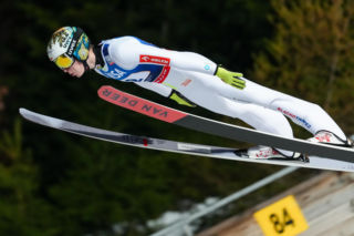 Polski skoczek wycofany ze startów. Nagle trafił do szpitala!