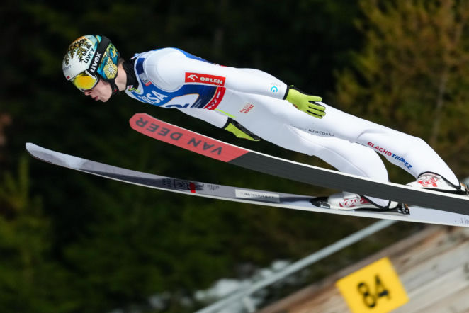 Polski skoczek wycofany ze startów. Nagle trafił do szpitala!