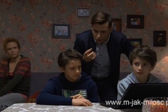 M jak miłość odc. 1212. Mateusz (Krystian Domagała), Antek (Jakub Jankowski), Ewa (Dominika Kluźniak), Marek (Kacper Kuszewski)