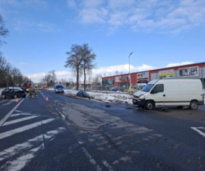 W Ujrzanowie na DK 63 zderzyły się trzy pojazdy