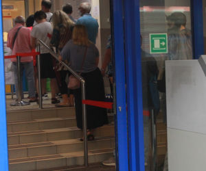 kolejka po zaświadczenia o prawie do głosowania