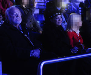 Ewa Krawczyk ociera łzy. Na widowni szaleństwo