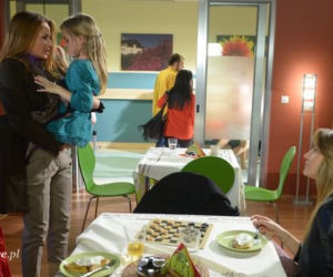 NA DOBRE i NA ZŁE odc. 518. Magda Soszyńska (Anna Dereszowska), Tosia (Gabriela Świerczyńska), Hana Goldberg (Kamilla Baar)
