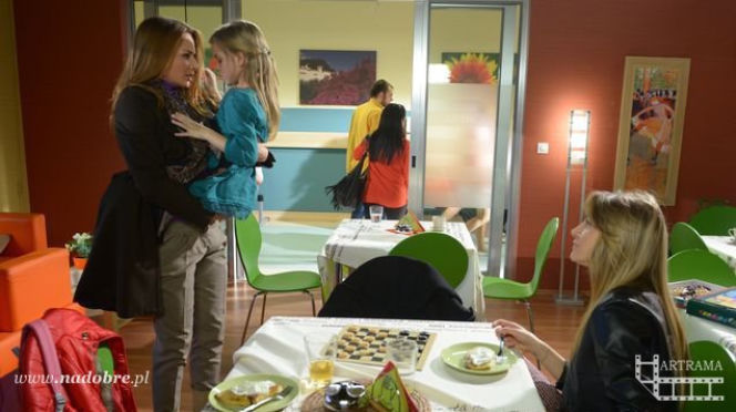 NA DOBRE i NA ZŁE odc. 518. Magda Soszyńska (Anna Dereszowska), Tosia (Gabriela Świerczyńska), Hana Goldberg (Kamilla Baar)