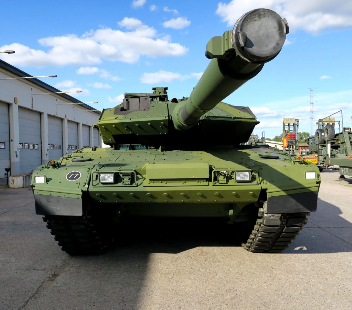 Pierwszy czołg Stridsvagn 123A dotarł do Szwecji