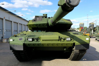 Pierwszy czołg Stridsvagn 123A dotarł do Szwecji