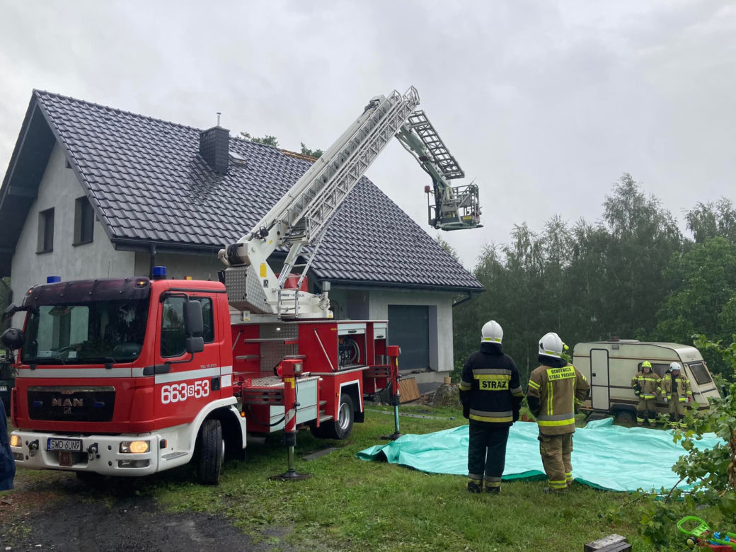 Oberwanie chmury na Śląsku. Drogi zalane, potoki wystąpiły z brzegów