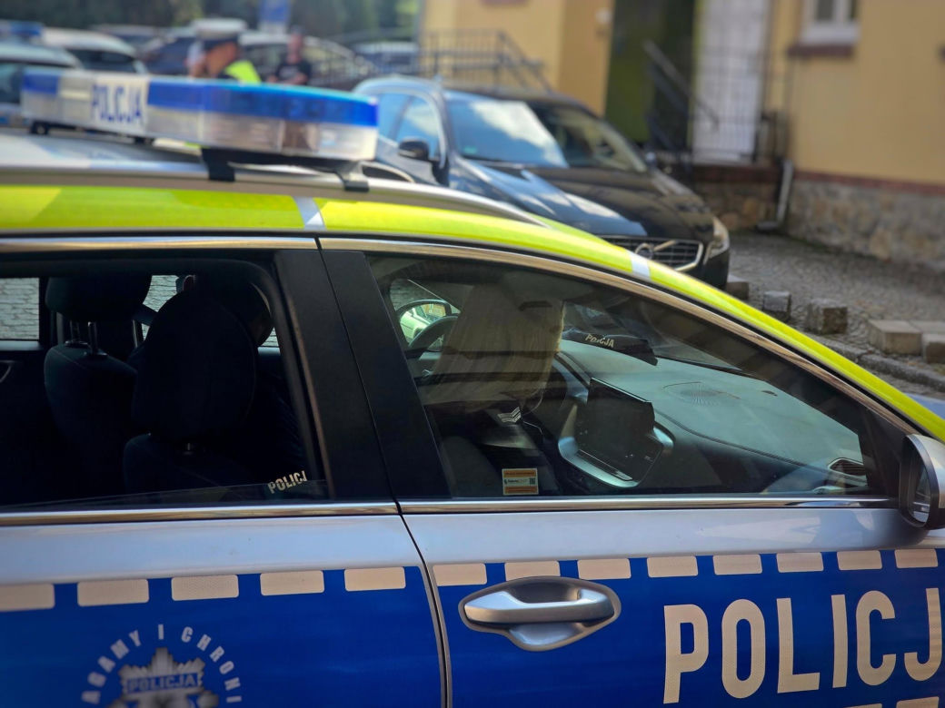Dramat na szpitalnym parkingu. Młody kierowca potrącił pieszego. Nie żyje 58-latek