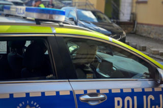 Dramat na szpitalnym parkingu. Młody kierowca potrącił pieszego. Nie żyje 58-latek