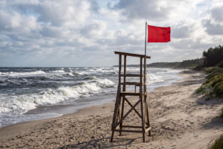 Sinice Pogorzelica. Czy w Pogorzelicy można się kąpać 28.07? Flaga, warunki pogodowe