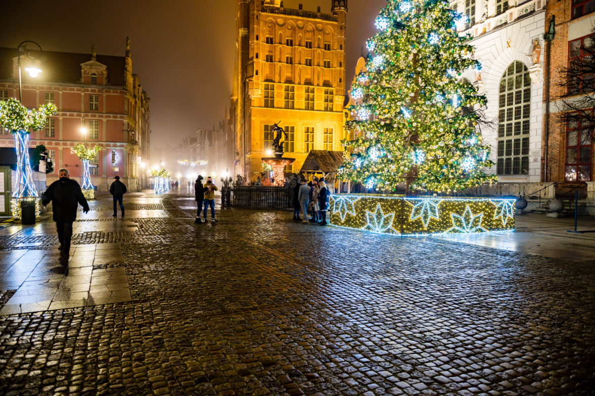 Sylwester 2020. Gdańsk opustoszał! Fontanna Neptuna [ZDJĘCIA]