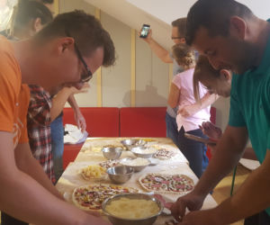Warsztaty kręcenia pizzy z ekipą ESKA Summer City