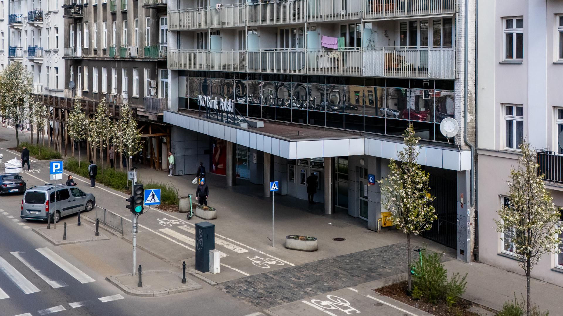 Blok przy Targowej 42 w Warszawie