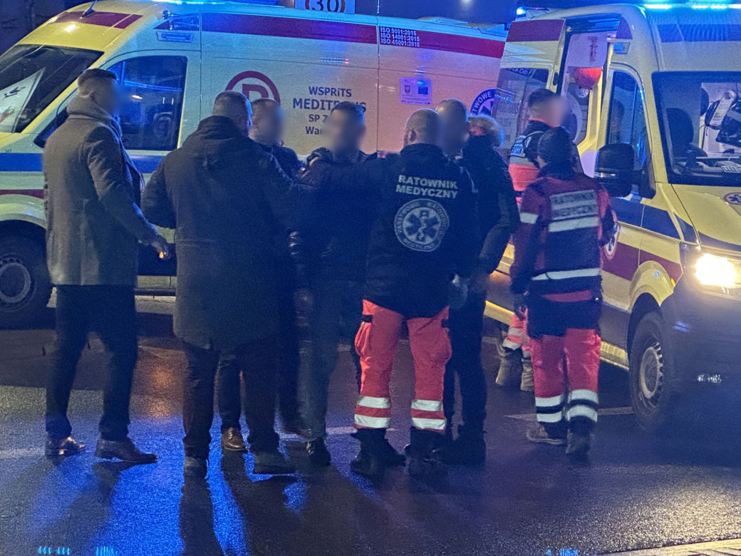 Pijacka zadyma we Włochach, nieprzytomny leżał na ulicy. W ruch poszły jajka
