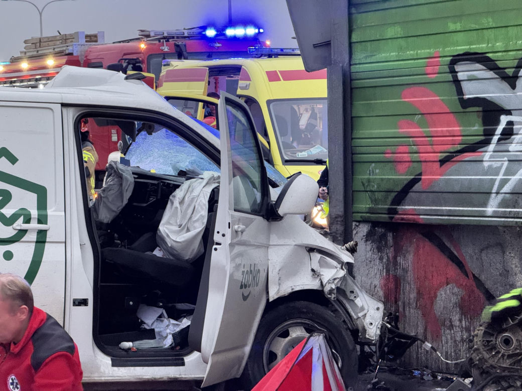  Warszawa. Wypadek na ul. Marsa. Zderzenie sześciu pojazdów [ZDJĘCIA]