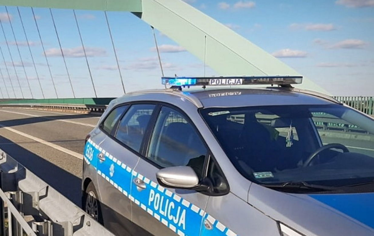 Weszli na przęsło ogromnego wiaduktu w Świebodzinie! Jeden podmuch wiatru mógł doprowadzić do wielkiej tragedii [ZDJĘCIA]