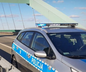 Weszli na przęsło ogromnego wiaduktu w Świebodzinie! Jeden podmuch wiatru mógł doprowadzić do wielkiej tragedii [ZDJĘCIA]