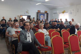 Spotkanie w sprawie budowy masztu 5 G w Płoskiem