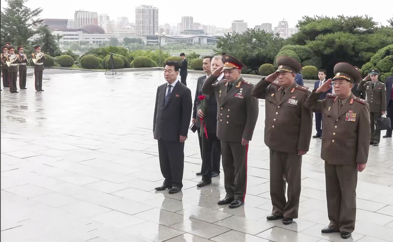 Kim rozwinął czerwony dywan dla Putina