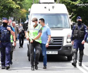 Katowice: Policjanci wśród nacjonalistów. Tajemnicza akcja służb na marszu! 