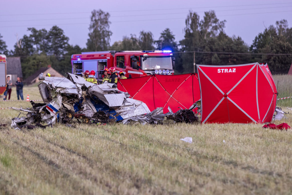 Katastrofa lotnicza w Rębielicach Królewskich. Rozbiła się awionetka, dwie osoby nie żyją 