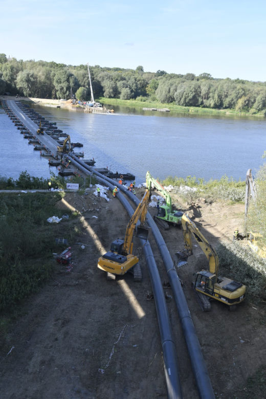 Przeciąganie rurociągu przez Wisłę