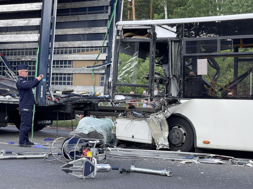 Wypadek miejskiego autobusu w Ząbkach