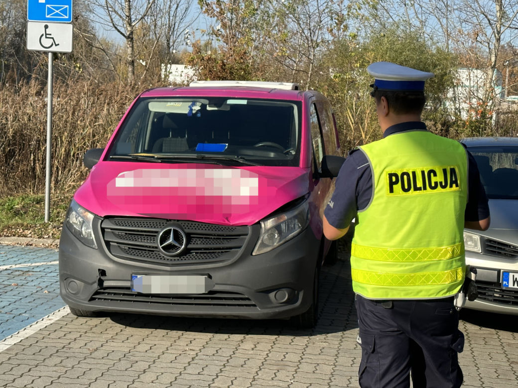 Tragiczny wypadek na warszawskich Bielanach. Pod kołami różowego mercedesa zginęła 83-latka