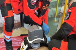 Jechał do pracy, jego serce nagle stanęło. Dramatyczna akcja ratunkowa w pociągu