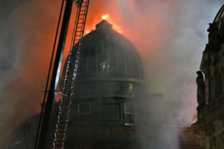 W. Brytania/ W wyniku pożaru zawalił się budynek obok dworca centralnego w Glasgow
