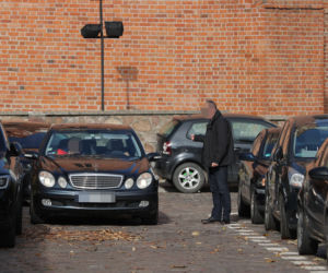 Kaczyński zablokowany pod kościołem
