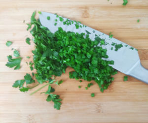 Prosta surówka z kiszonej kapusty krok po kroku