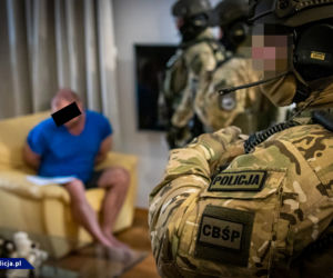 Rozbito gang narkotykowy. Wśród zatrzymanych pseudokibice z Poznania