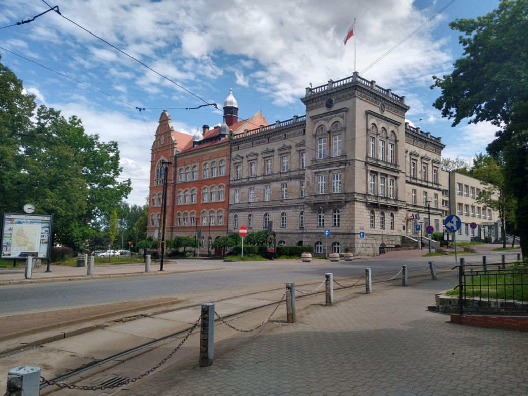 Stykały się w nim granice trzech mocarstw. Dziś to jedno z najpiękniejszych miast w województwie śląskim