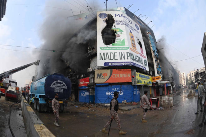 Pakistan/ Co najmniej 11 ofiar śmiertelnych pożaru w centrum handlowym w Karaczi