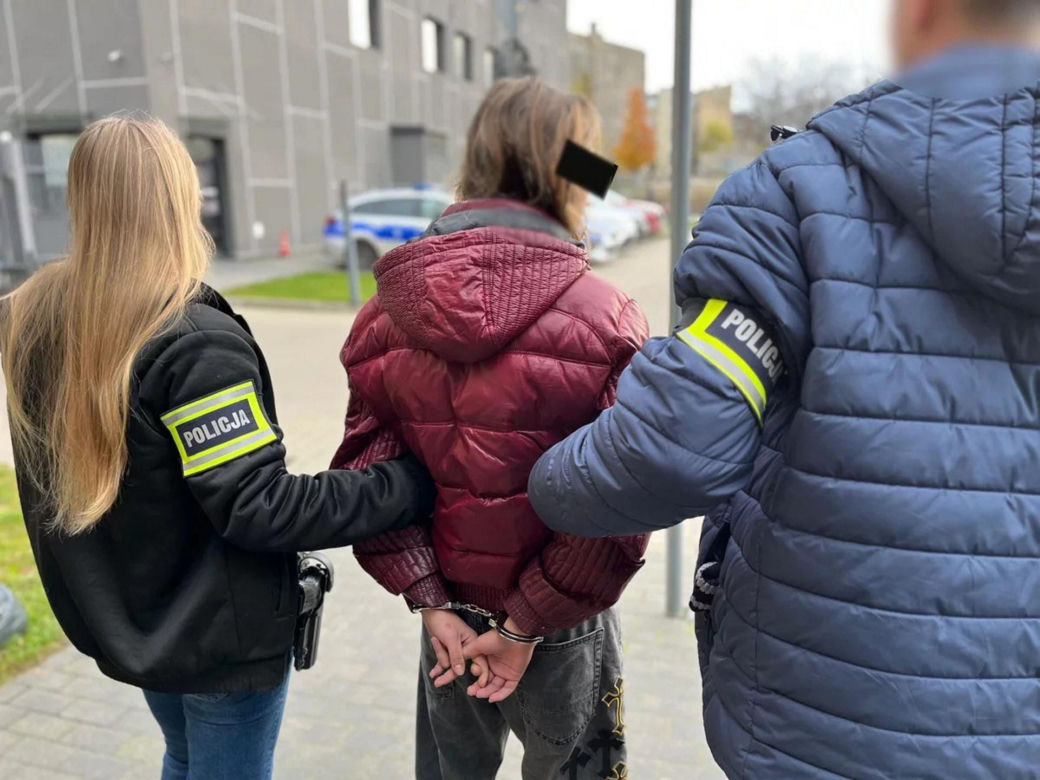 Chcieli obciąć mu palec i przypalać palnikiem! Torturowany 37-latek wyskoczył przez okno