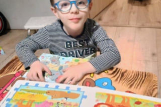 Dramatyczna walka o życie Igorka. „Czas zabiera mu siłę”. Świętokrzyskie jednoczy siły, by zdobyć najdroższy lek świata