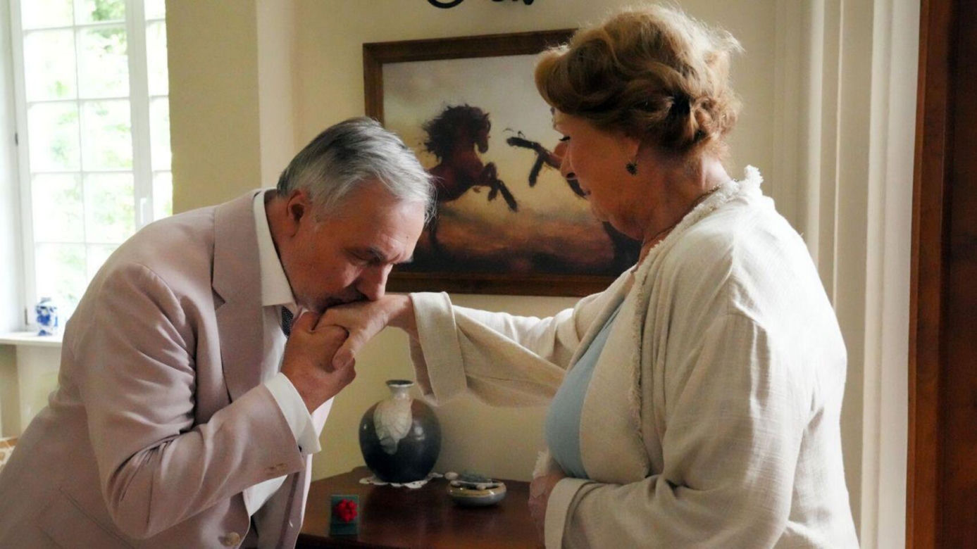 Barwy szczęścia odc. 3122. Józefina Rawiczowa (Elżbieta Jarosik), Andrzej Zastoja-Modelski (Leon Charewicz)